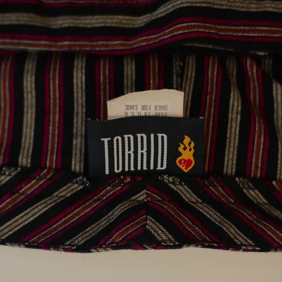 Torrid Red Black Gray Striped Capri / Cropped Pants -14- 37 / 24 Mid Rise Polyes - Picture 5 of 7